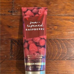 Bath & Body Works Raspberry Body Cream - Red